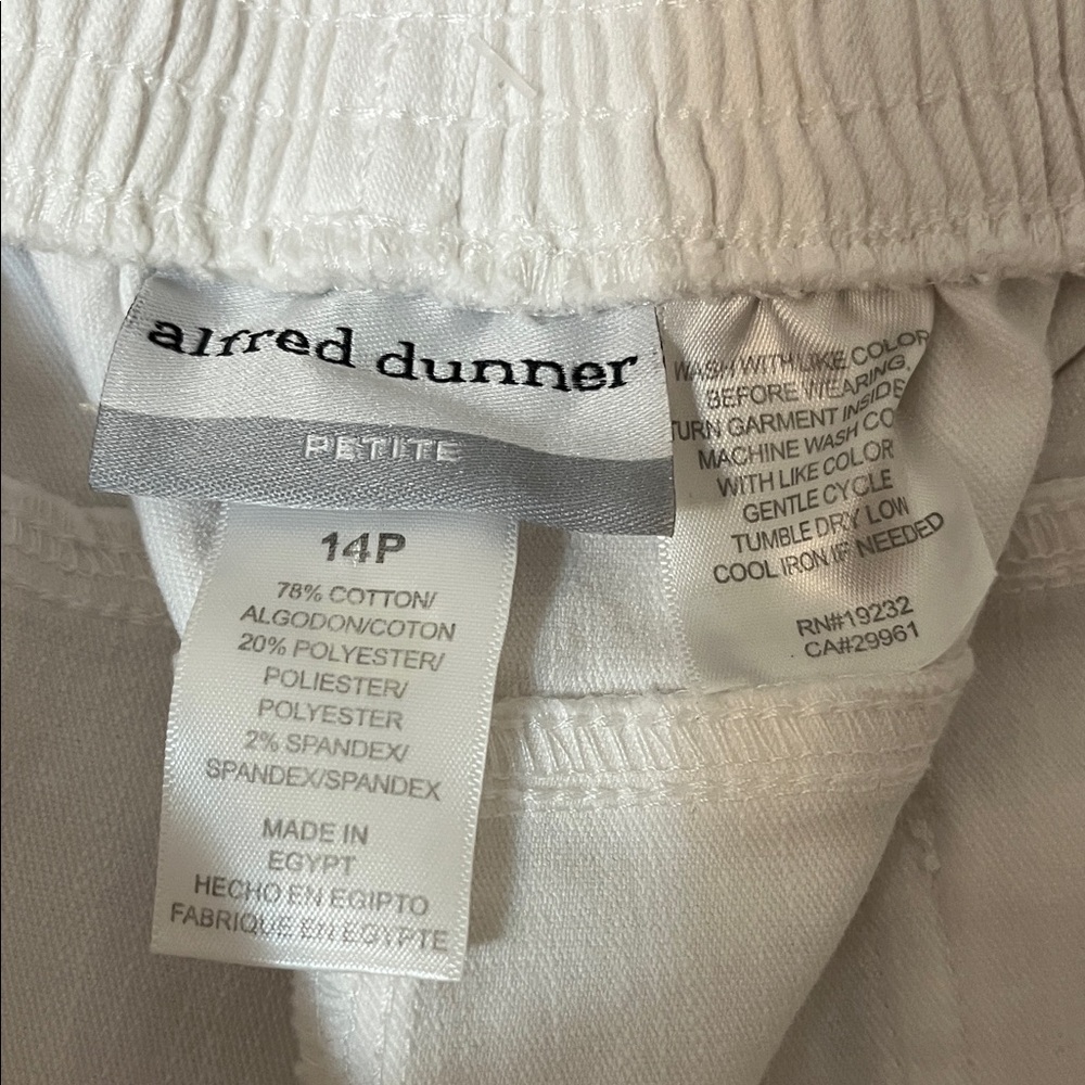 Alfred Dunner Blue Bayou White Capris with Embroidered Detail Elastic Waist 14P - Picture 12 of 14